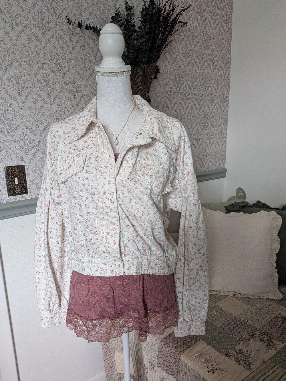 BLANKNYC Pink Floral Denim Cropped Jacket Cottagecore Size M 100% Cotton